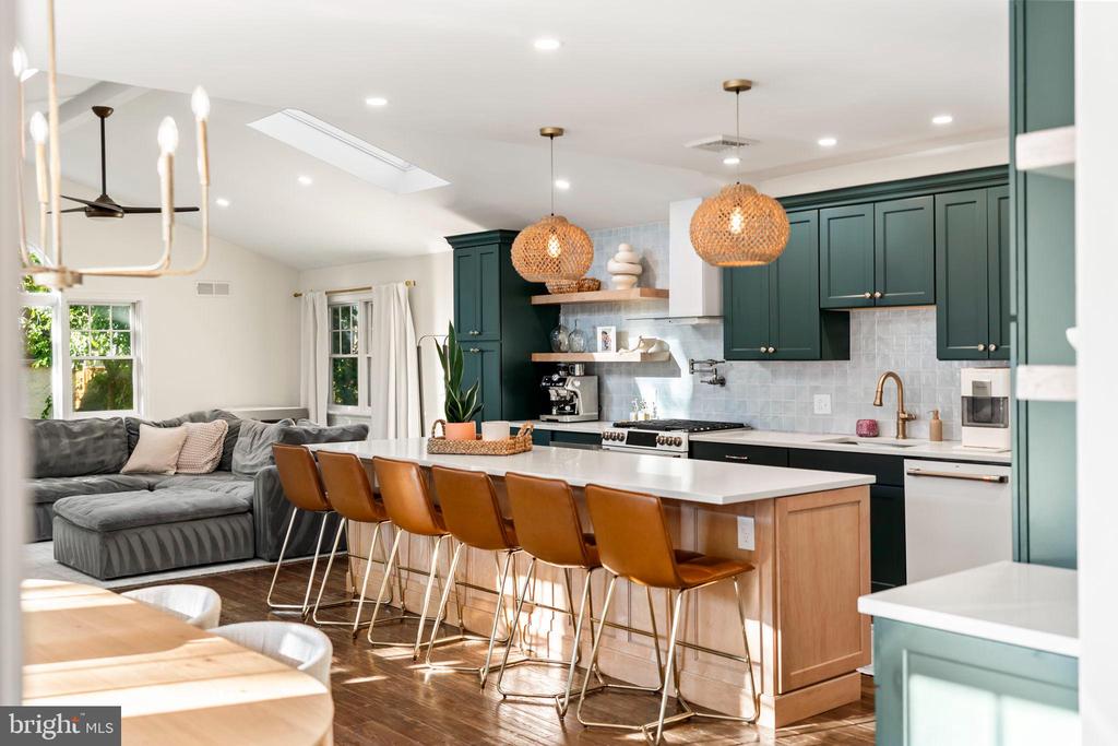 28 E BENEDICT AVENUE