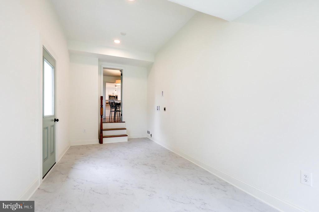 258 LEE CIRCLE