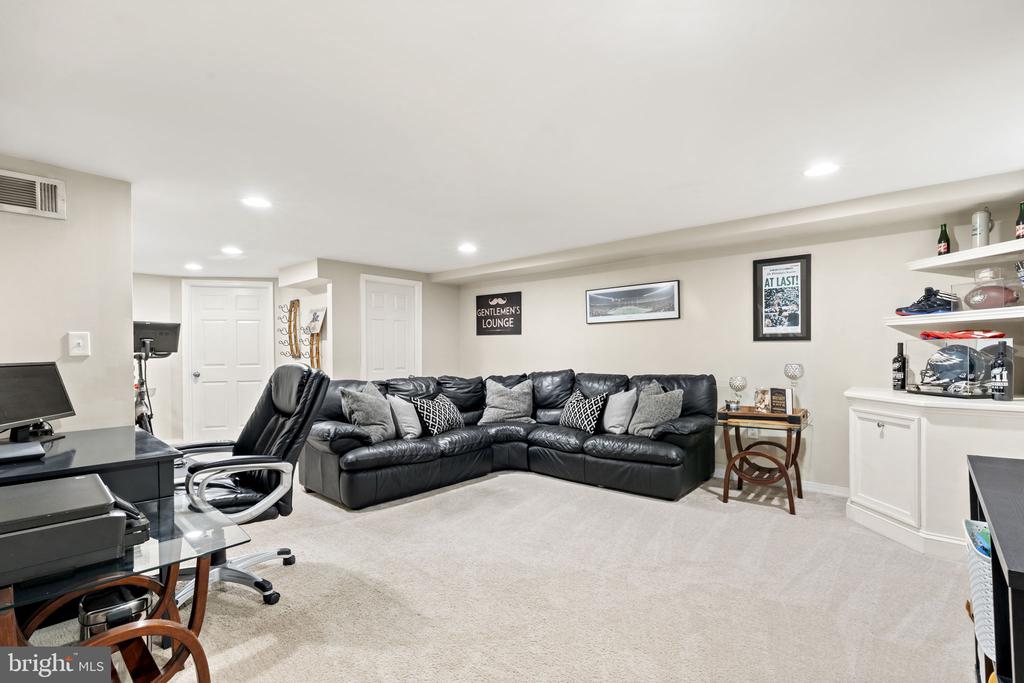 222 WICKFORD ROAD