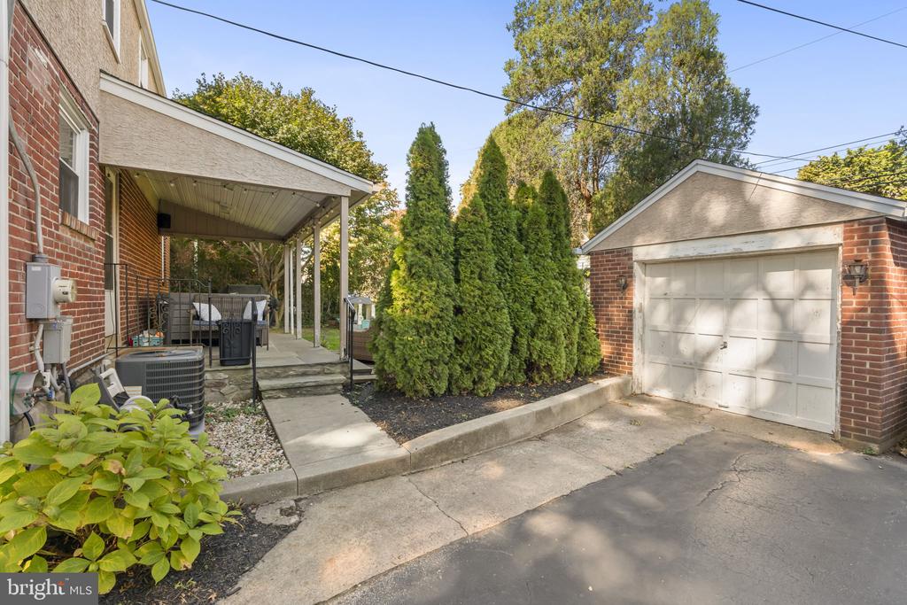 222 WICKFORD ROAD