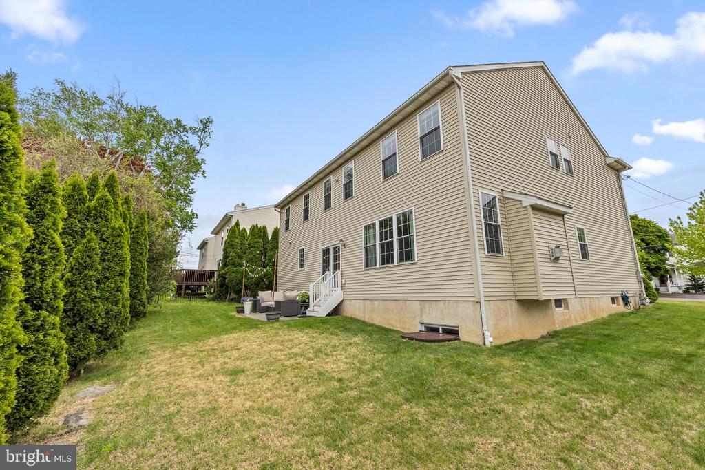 553 ROYAL AVENUE