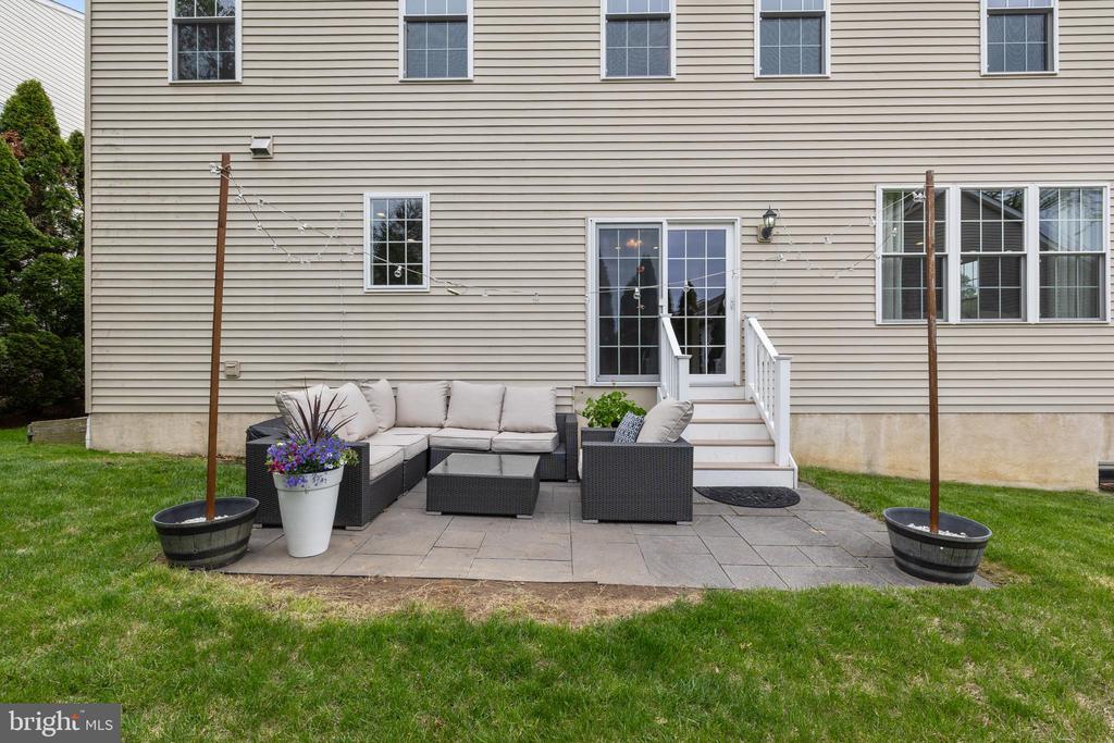 553 ROYAL AVENUE