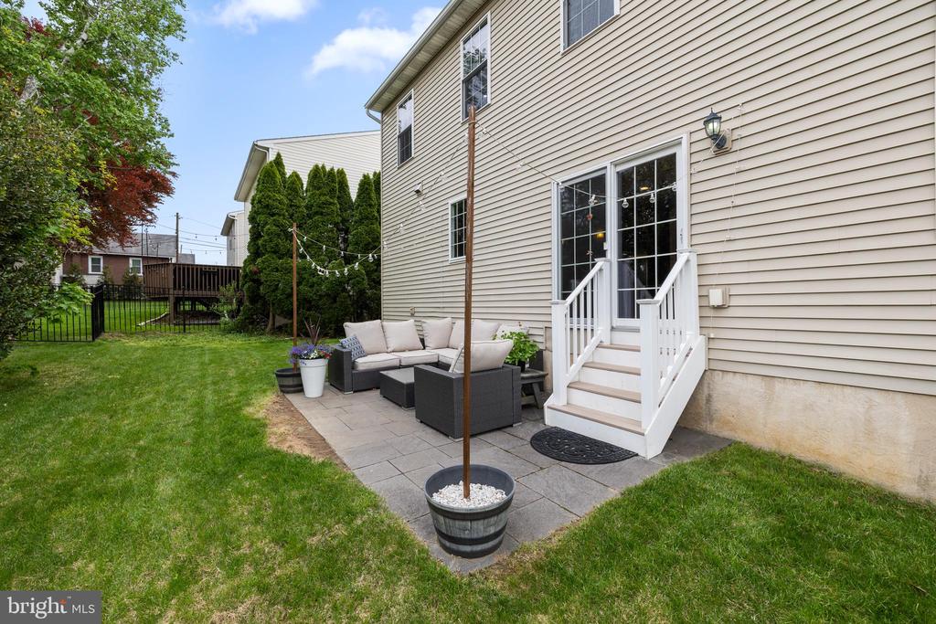 553 ROYAL AVENUE