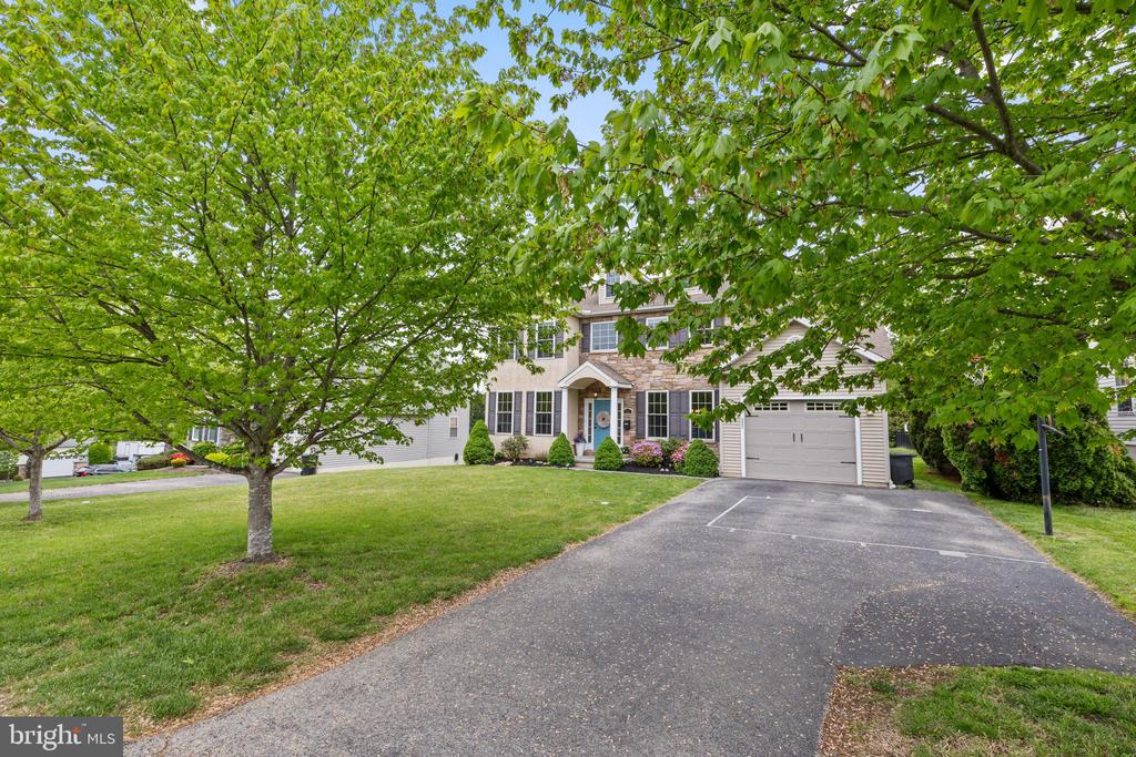 553 ROYAL AVENUE