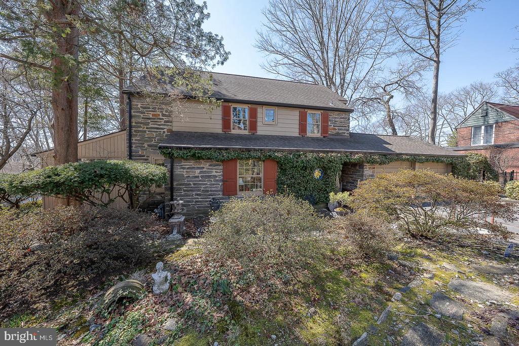 1010 CREST ROAD