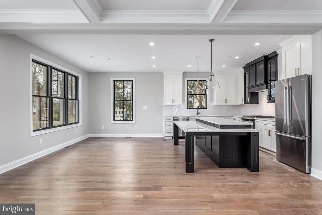 105 E 10TH AVENUE
