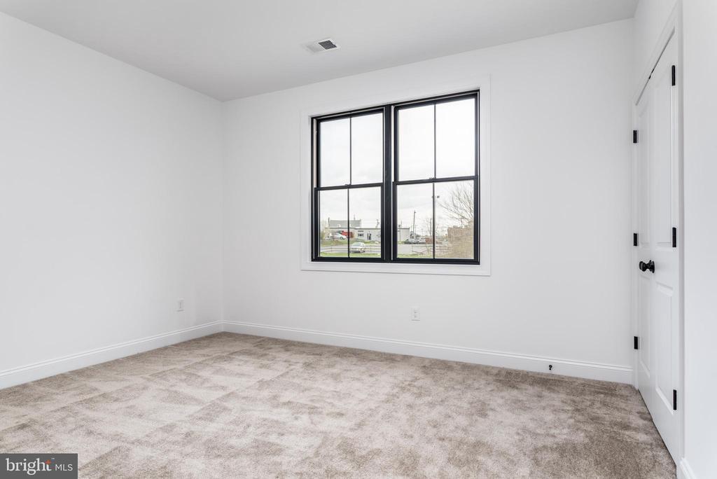 105 E 10TH AVENUE