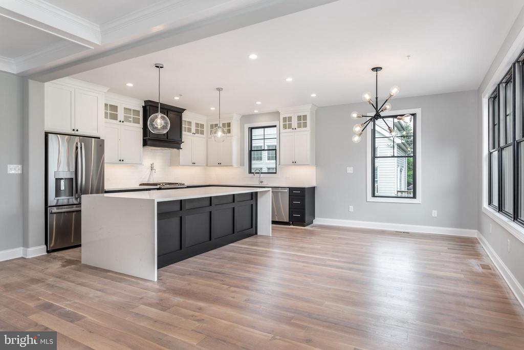 105 E 10TH AVENUE