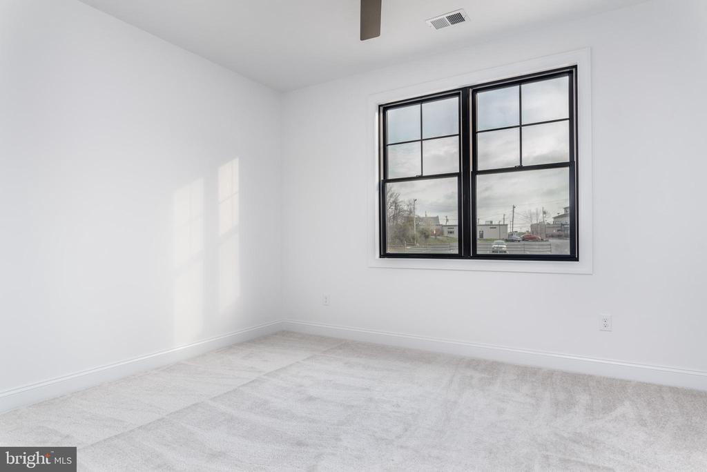 105 E 10TH AVENUE