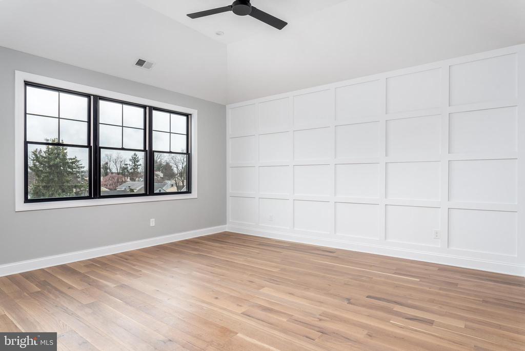 105 E 10TH AVENUE