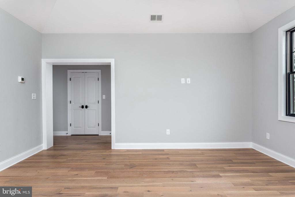 105 E 10TH AVENUE