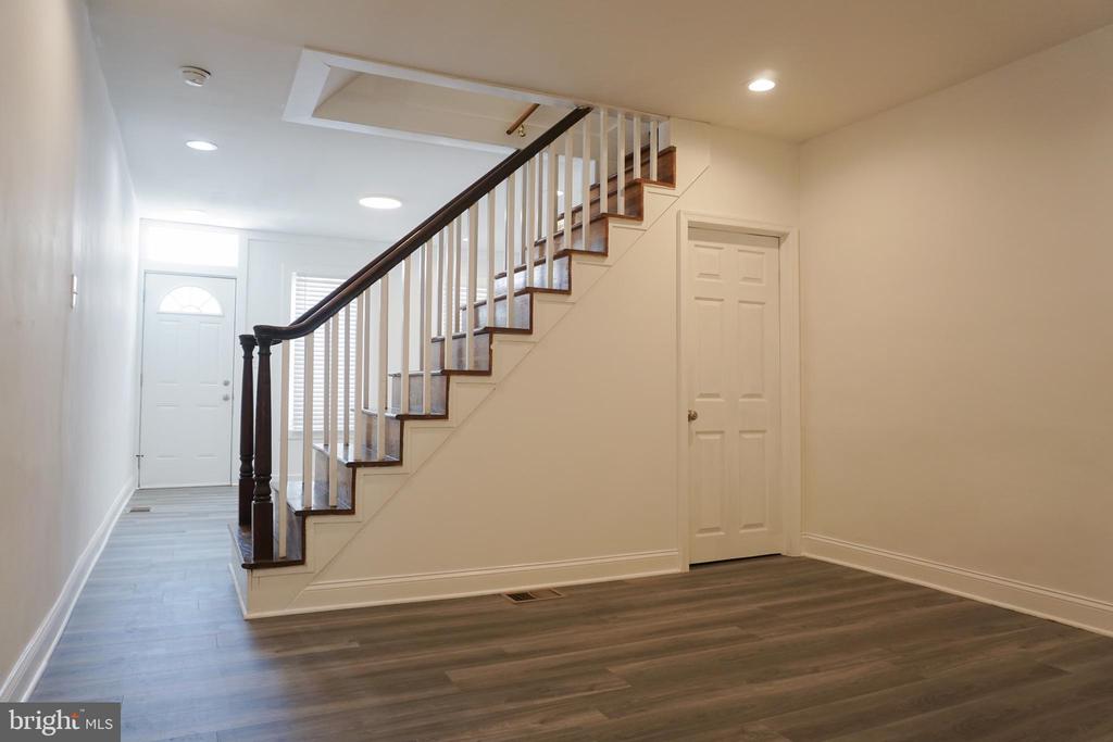 41 W FRONT STREET
