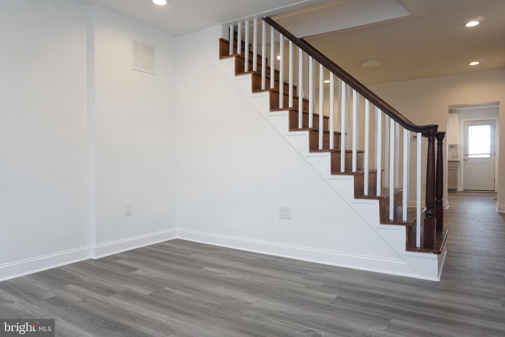 41 W FRONT STREET