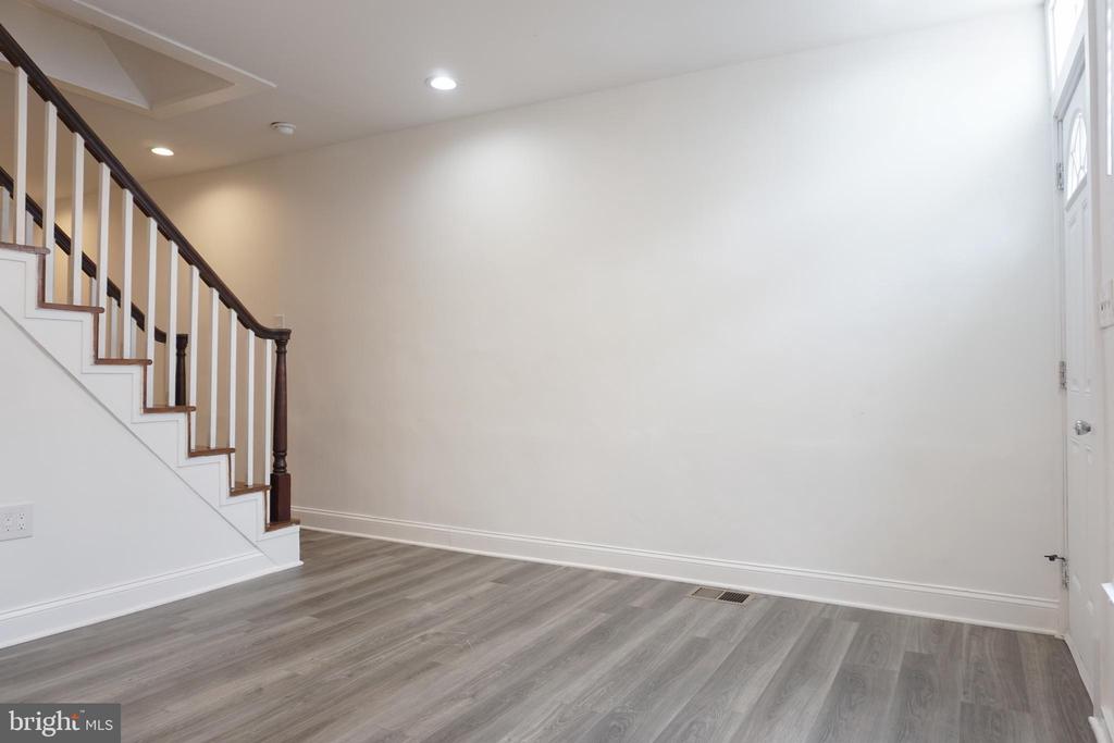 41 W FRONT STREET