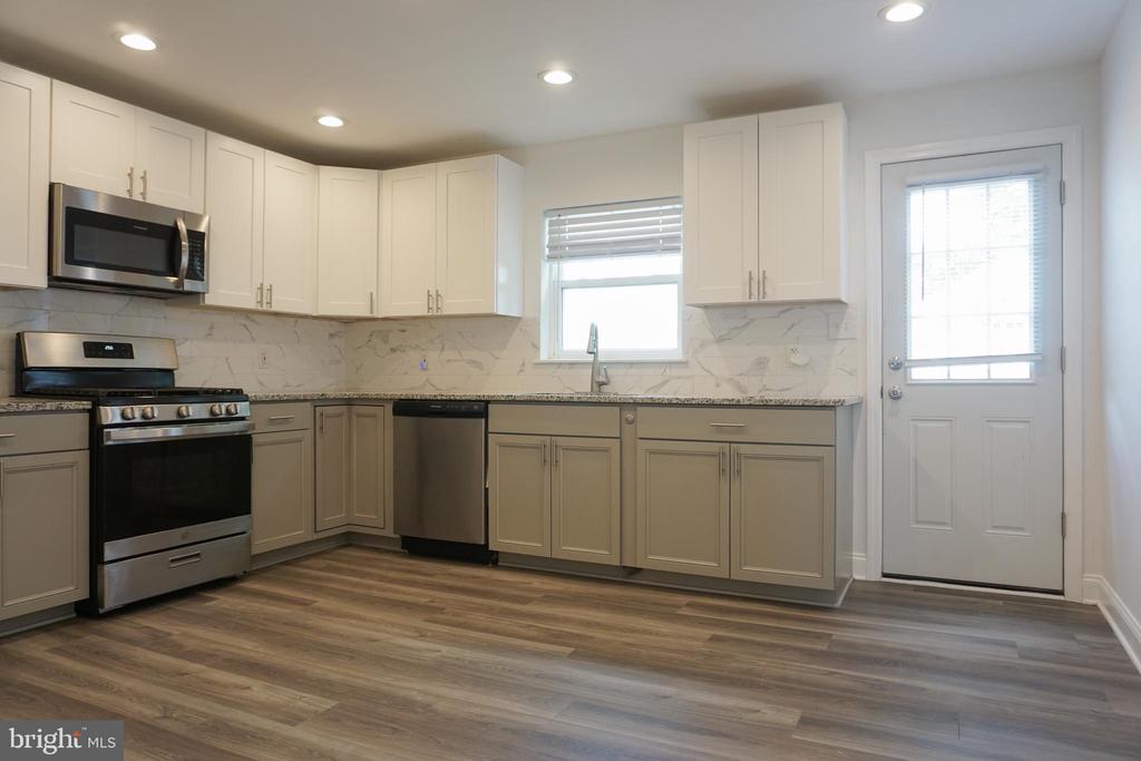 41 W FRONT STREET