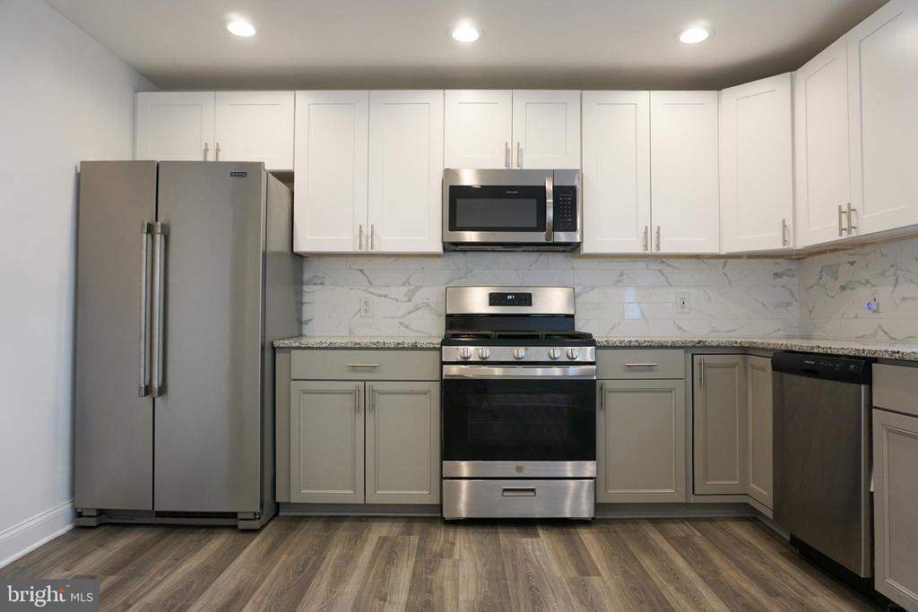 41 W FRONT STREET