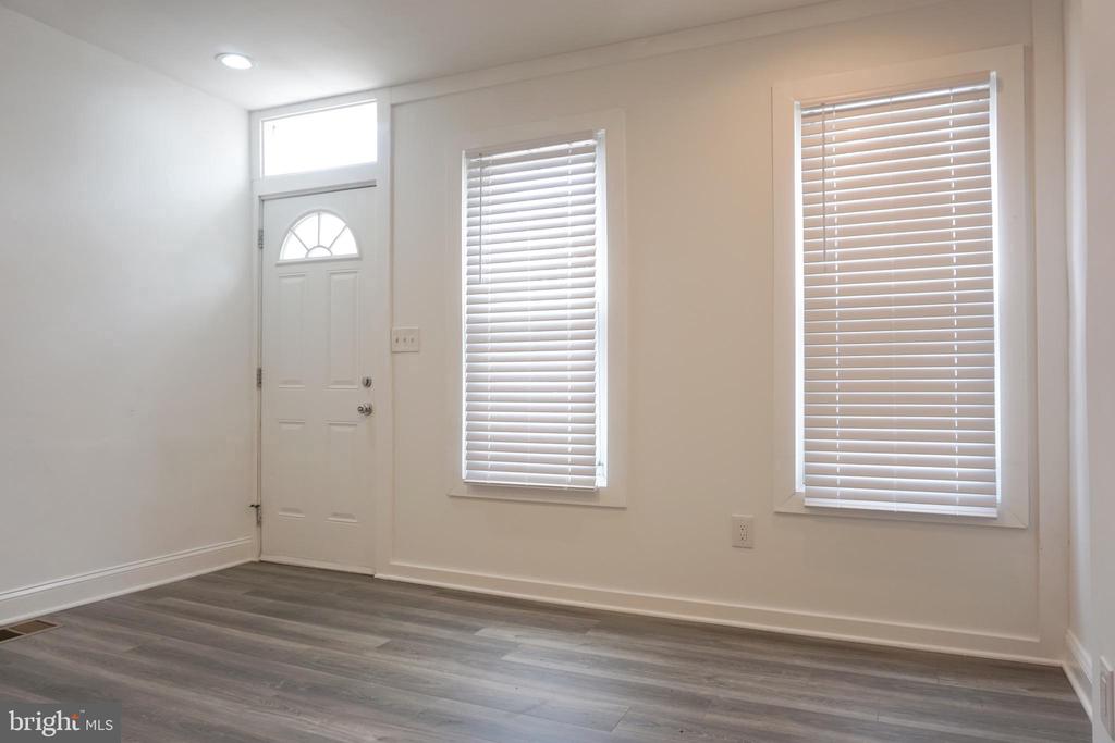 41 W FRONT STREET