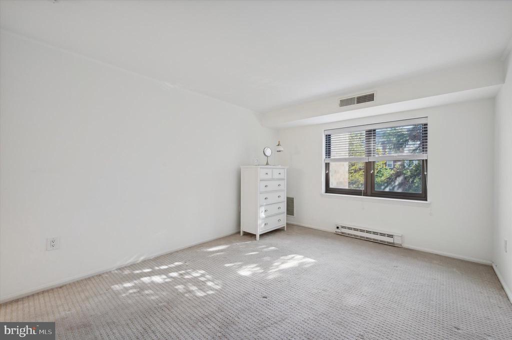 930 MONTGOMERY AVENUE Unit: 206
