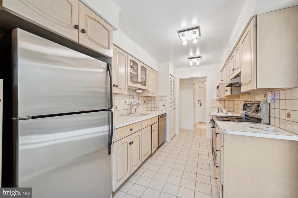930 MONTGOMERY AVENUE Unit: 206