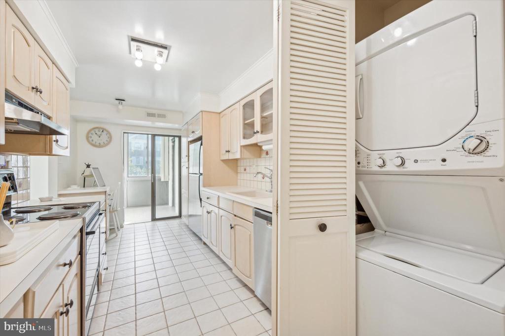 930 MONTGOMERY AVENUE Unit: 206