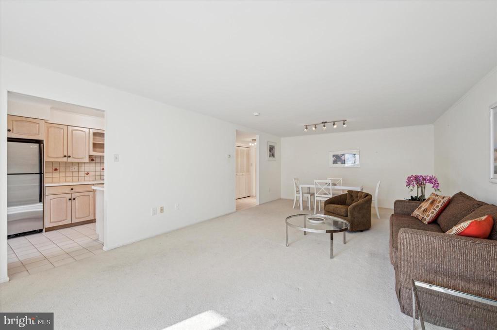 930 MONTGOMERY AVENUE Unit: 206