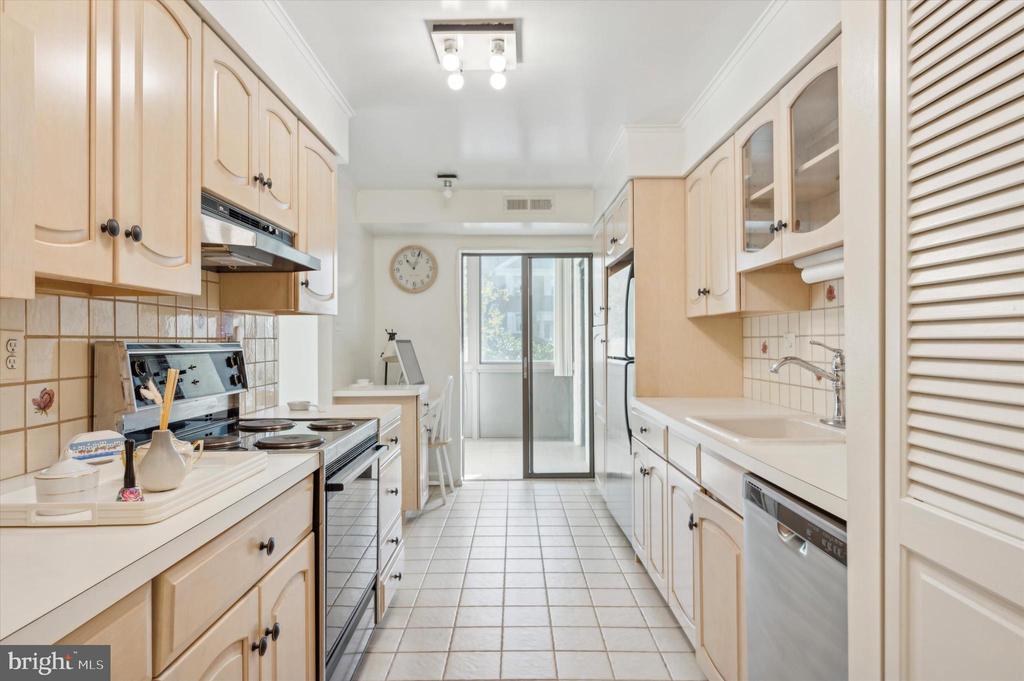 930 MONTGOMERY AVENUE Unit: 206