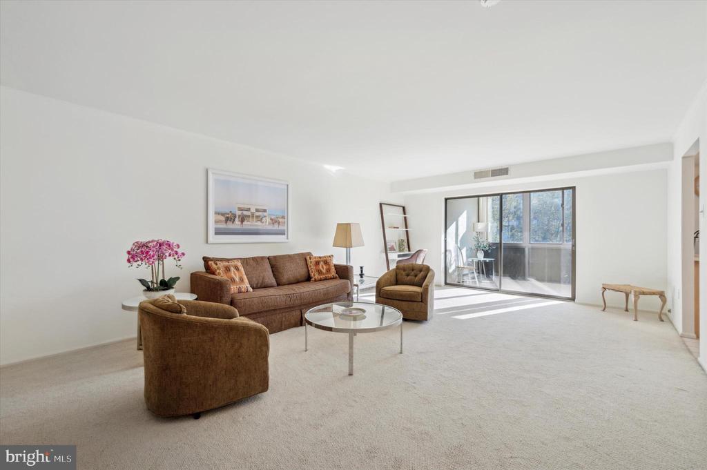 930 MONTGOMERY AVENUE Unit: 206