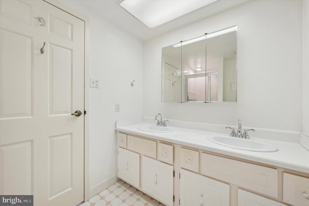 930 MONTGOMERY AVENUE Unit: 206