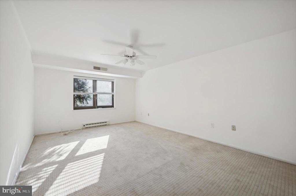930 MONTGOMERY AVENUE Unit: 206