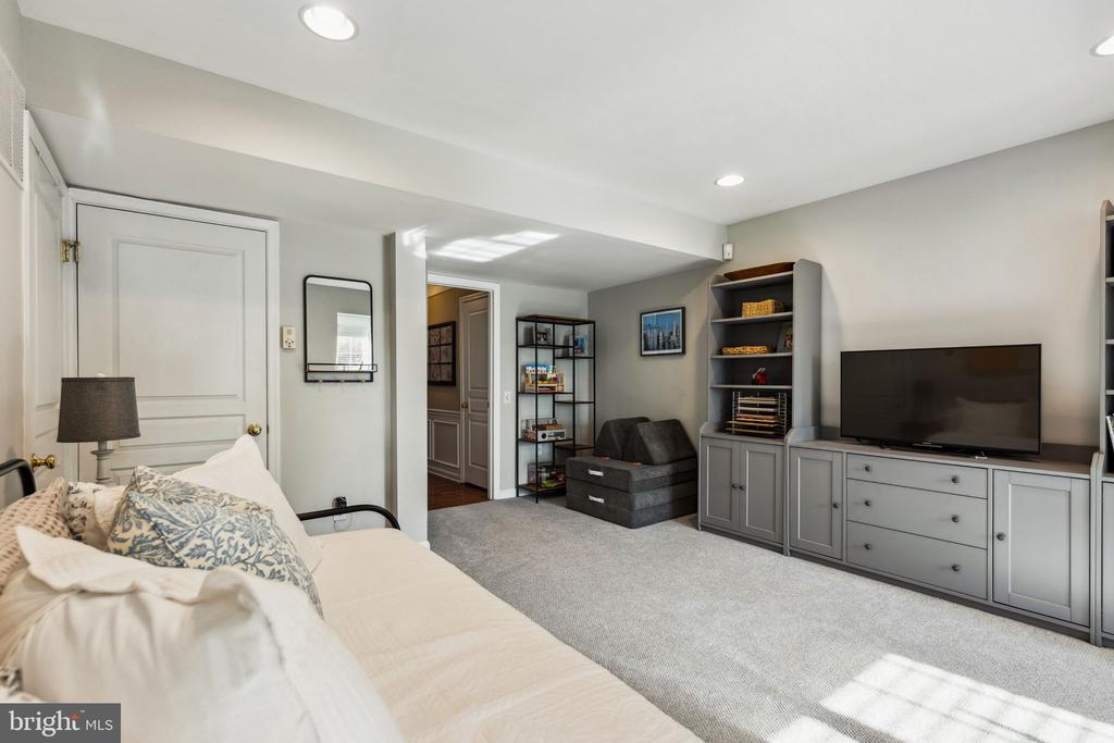 146 Hudson Dr