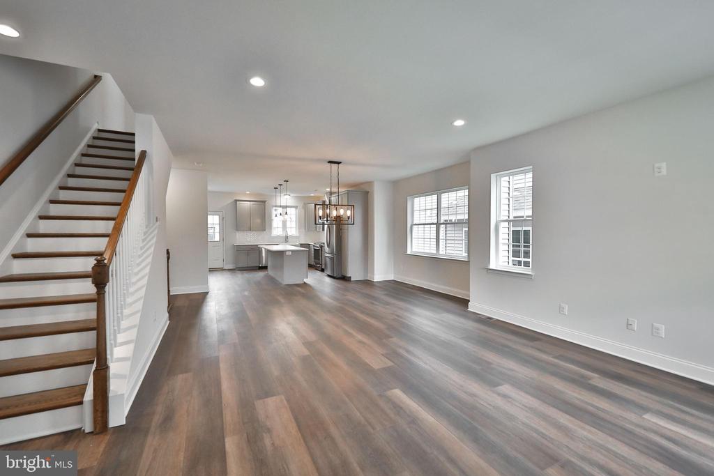 408 E 7TH AVENUE Unit: LOT 5