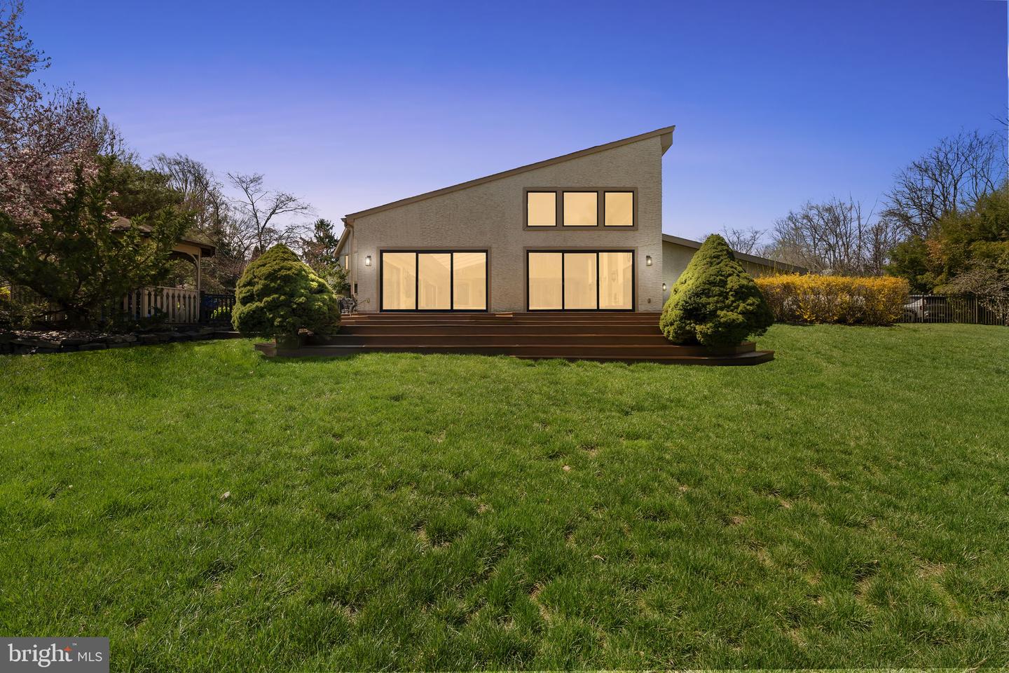 277 Woodcock Ln
