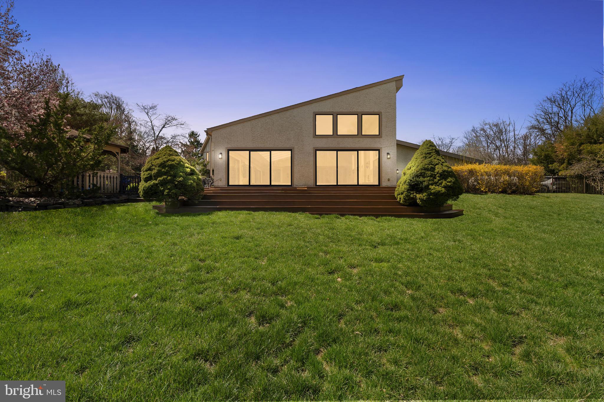 277 Woodcock Ln