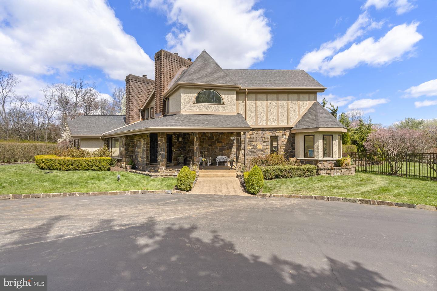 277 Woodcock Ln