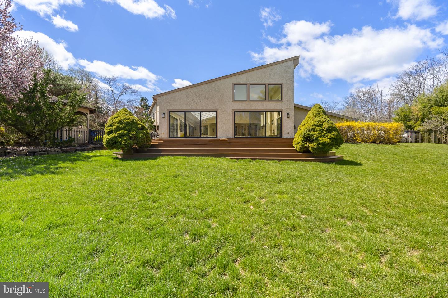 277 Woodcock Ln