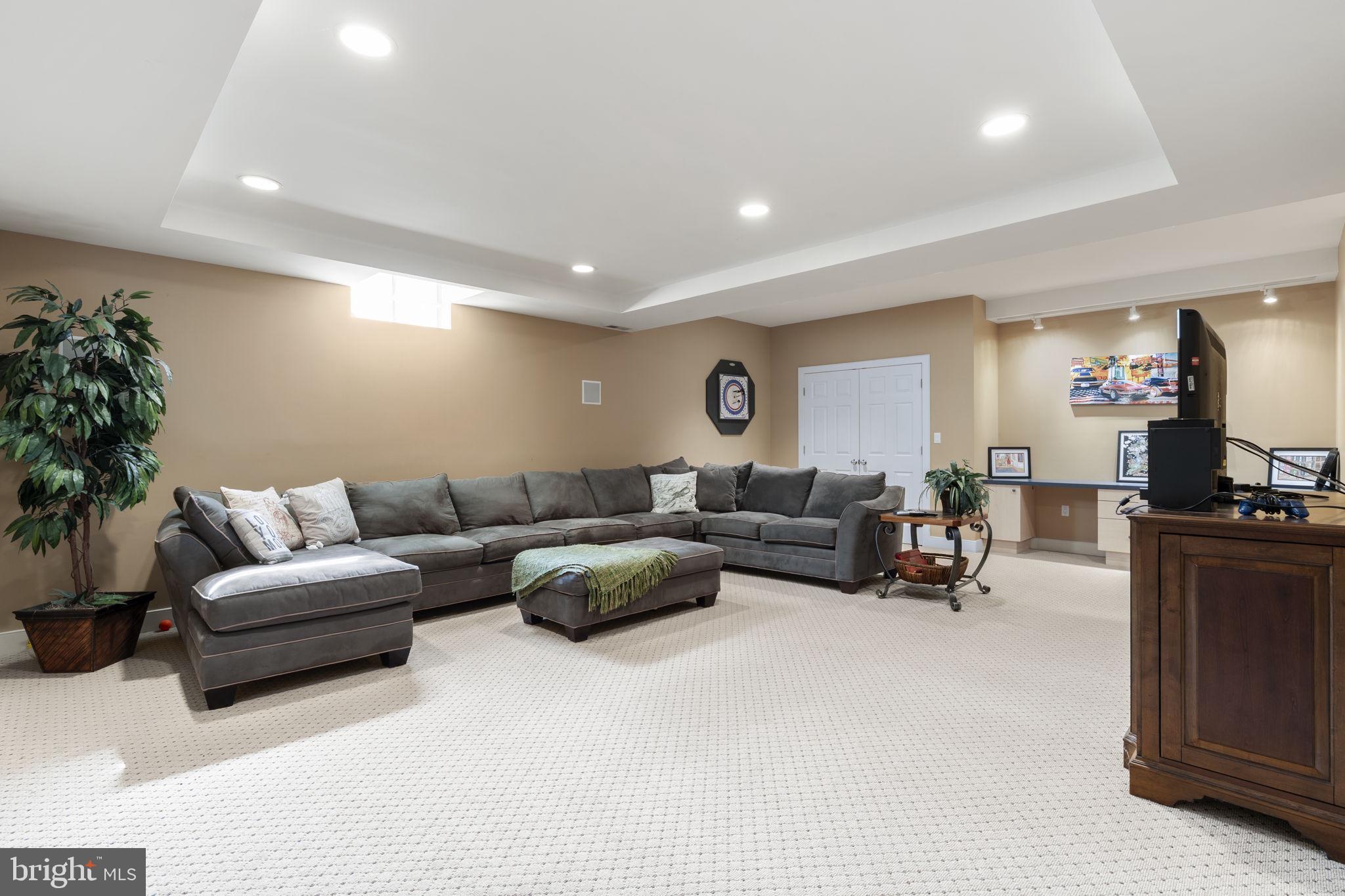 537 Pondview Rd