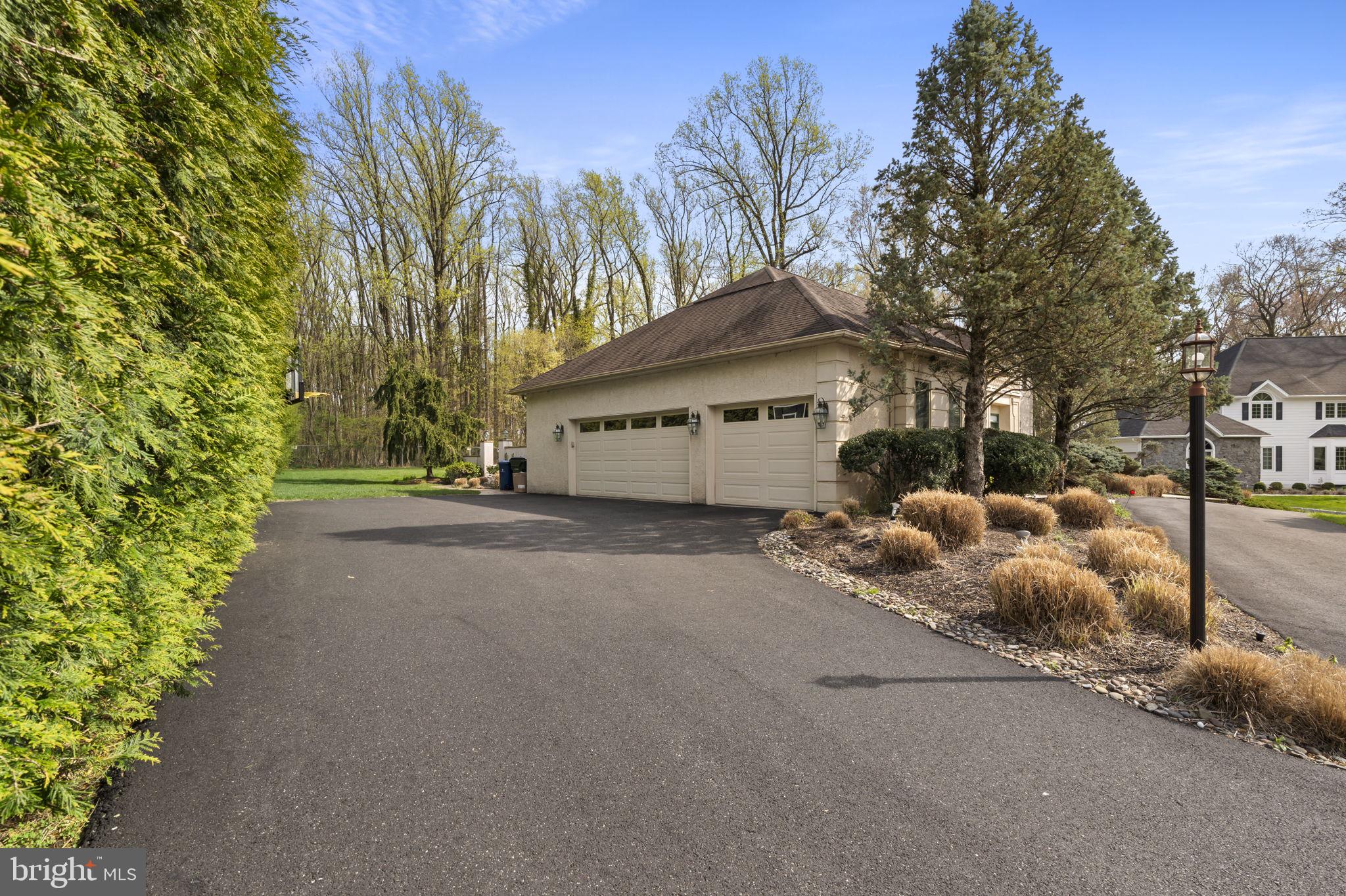 537 Pondview Rd