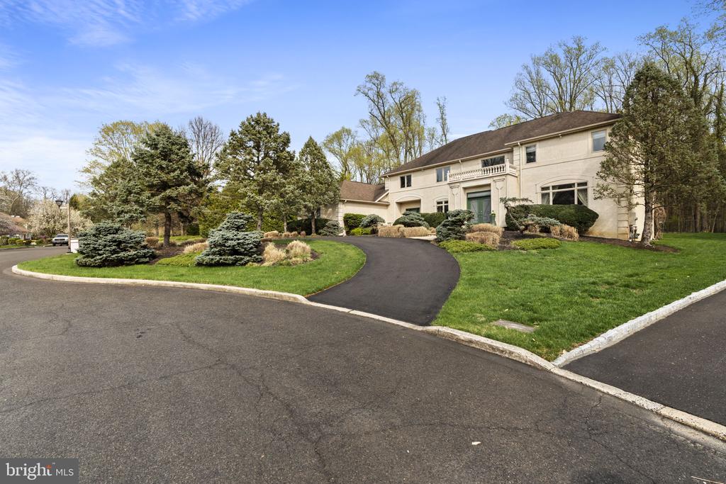537 Pondview Rd