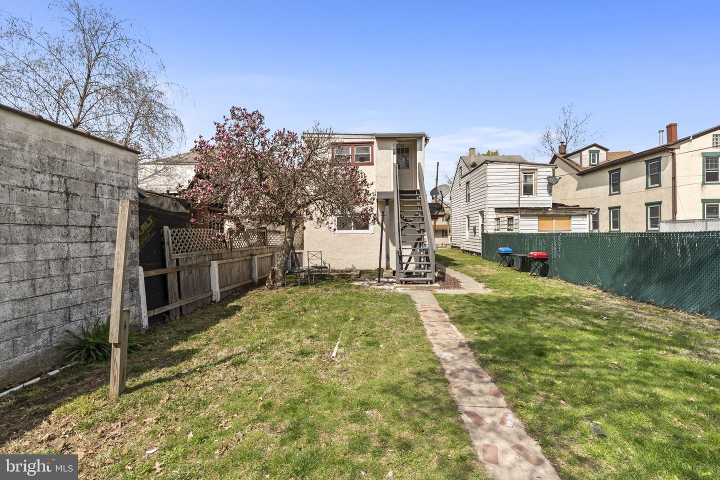 18 Chestnut St