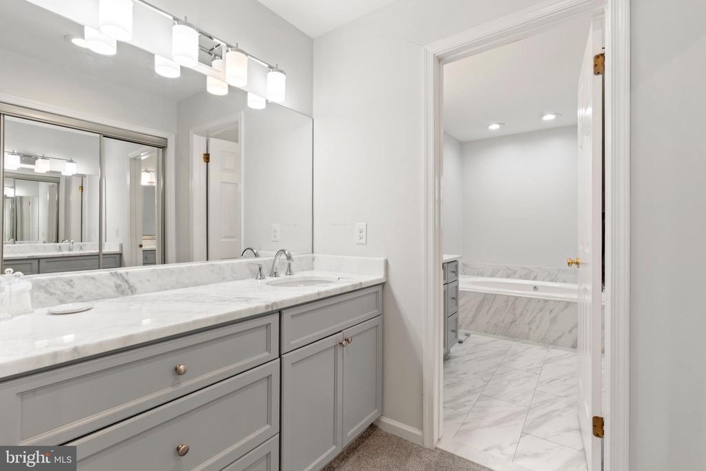 110 Bridle Ln