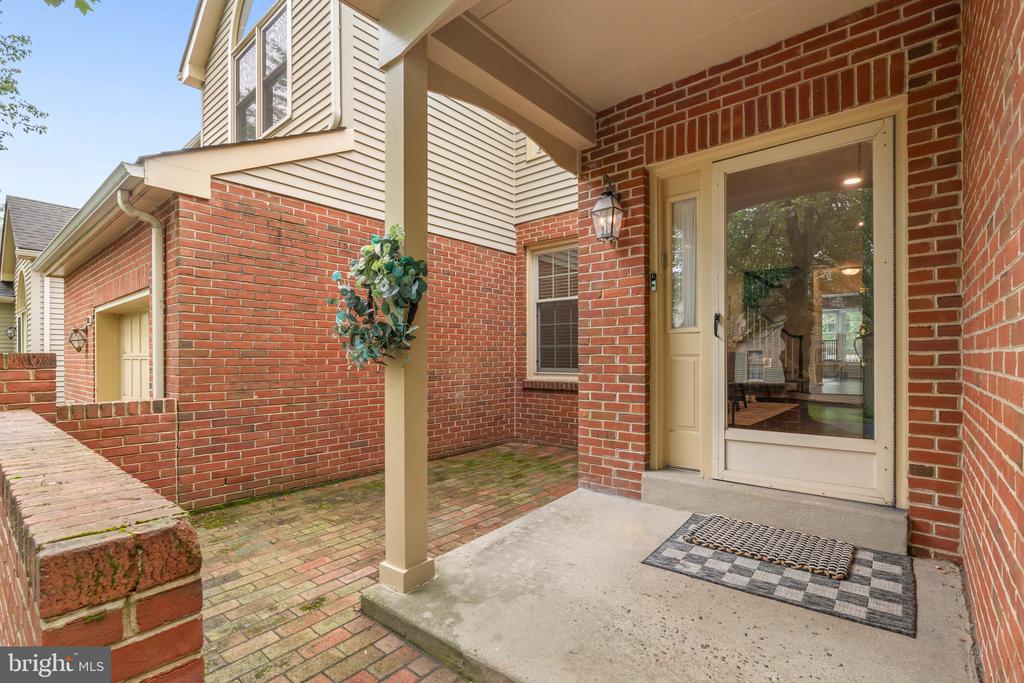 110 Bridle Ln