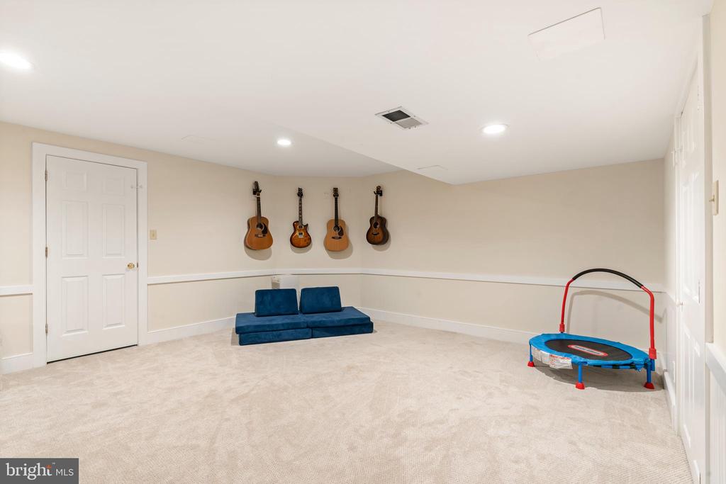 110 Bridle Ln