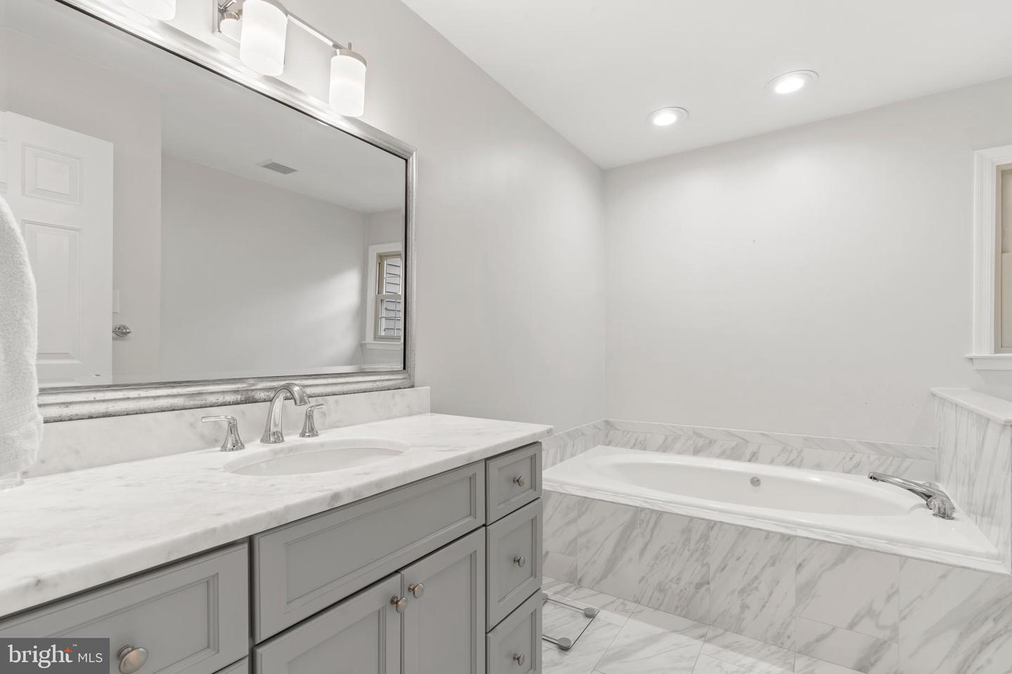 110 Bridle Ln