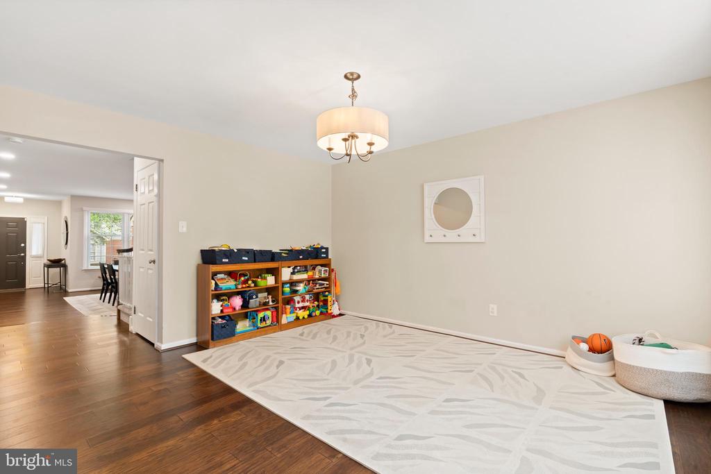 110 Bridle Ln
