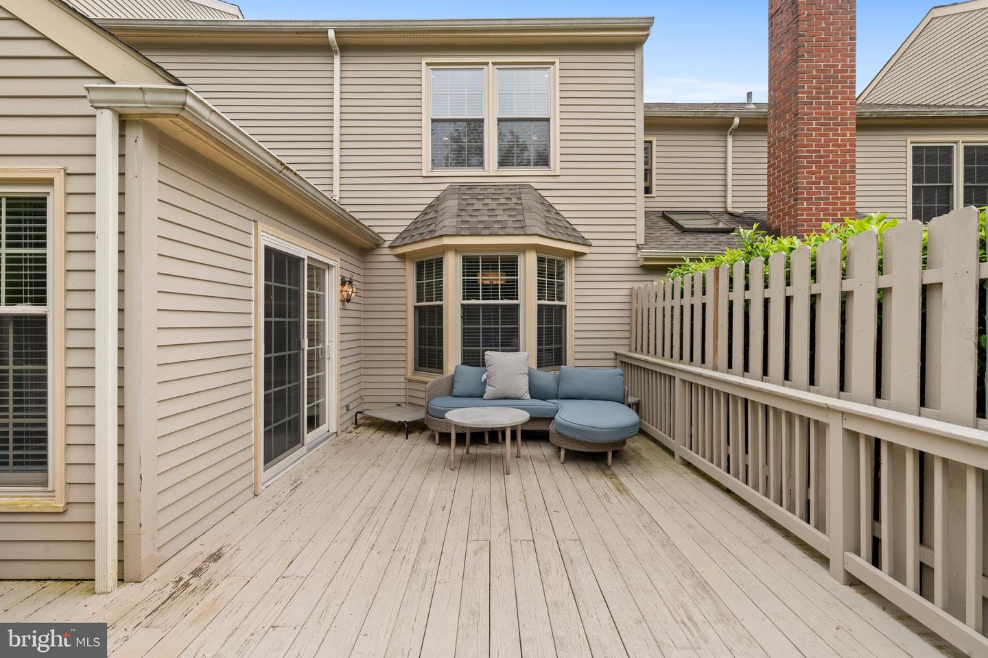 110 Bridle Ln
