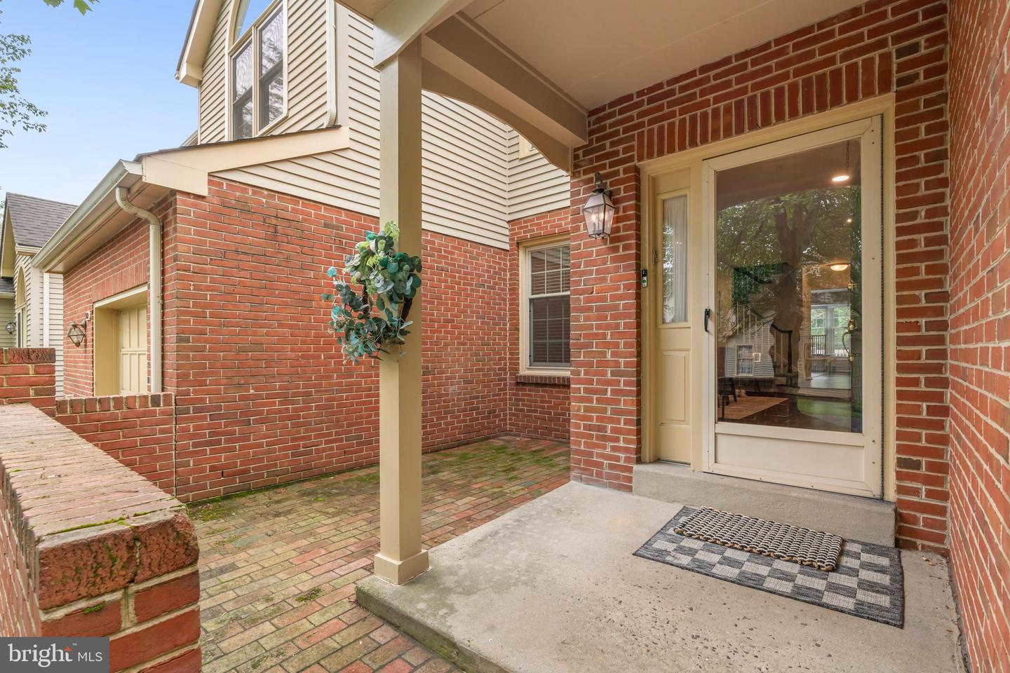 110 Bridle Ln