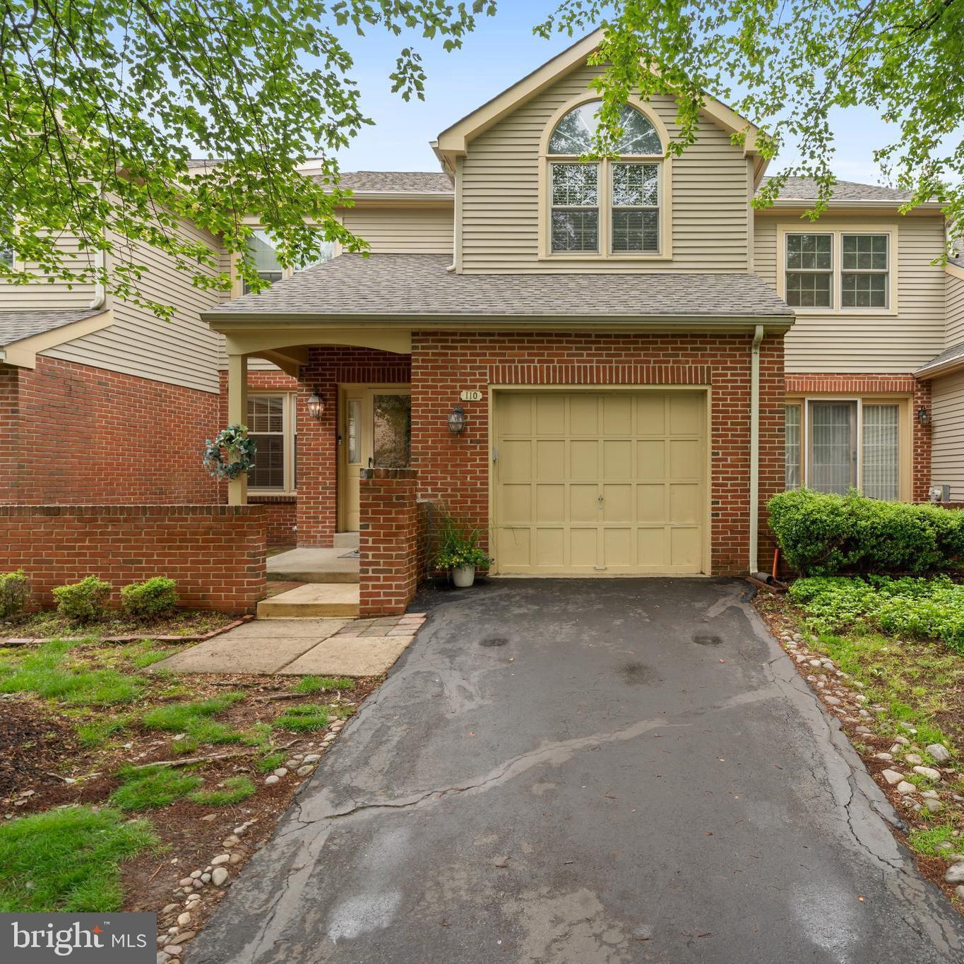 110 Bridle Ln