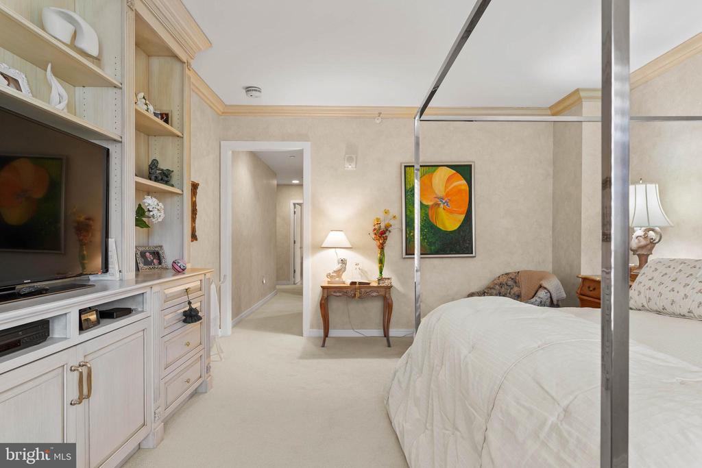190 PRESIDENTIAL BOULEVARD Unit: 709