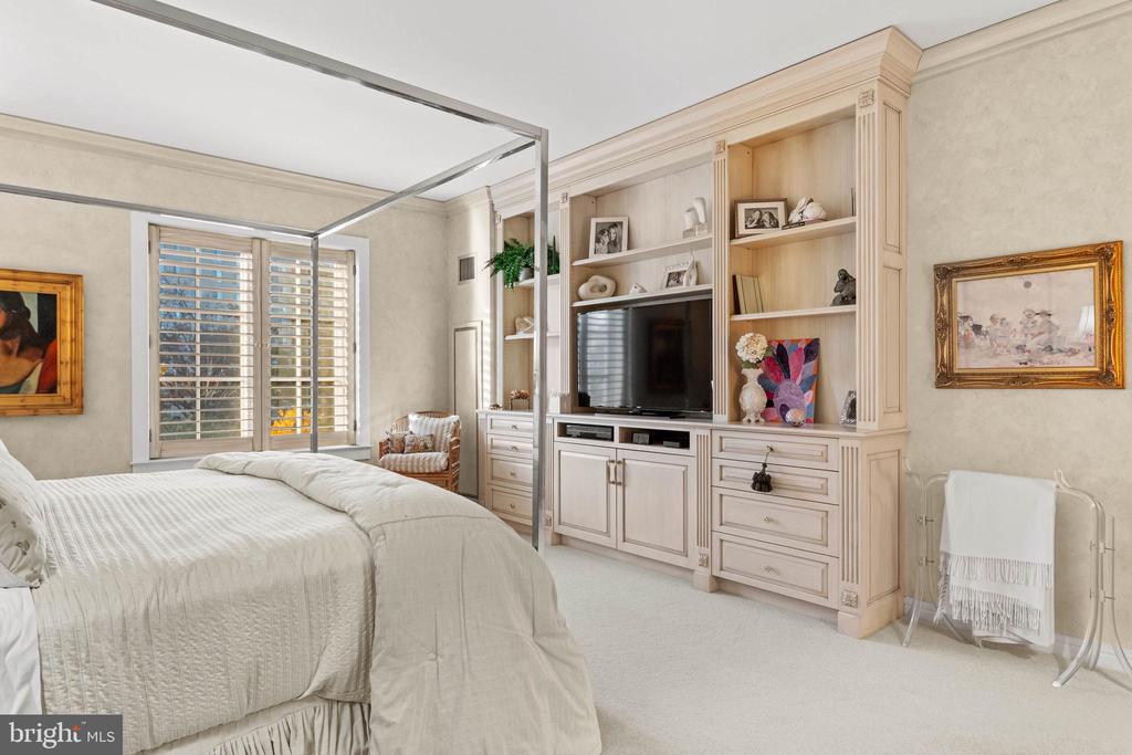 190 PRESIDENTIAL BOULEVARD Unit: 709