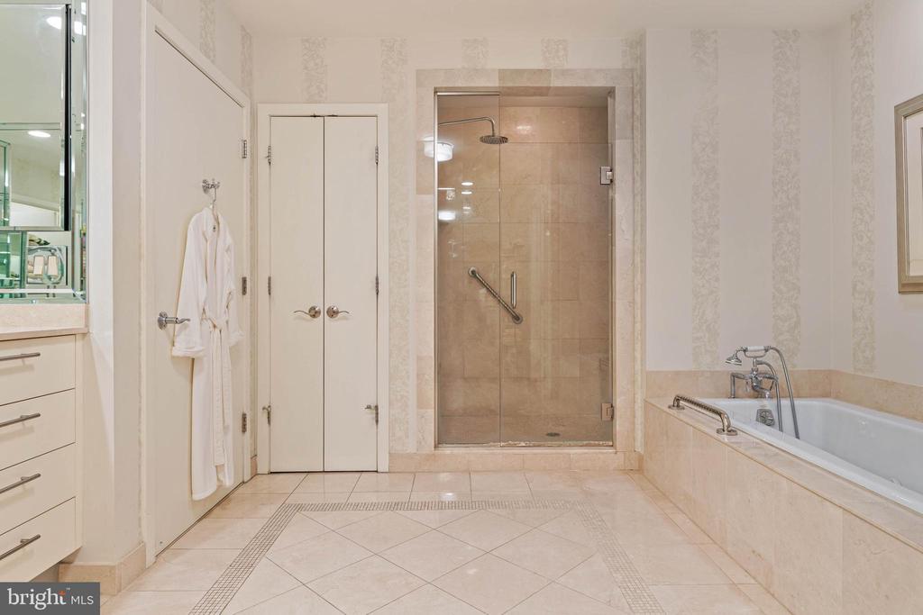 190 PRESIDENTIAL BOULEVARD Unit: 709